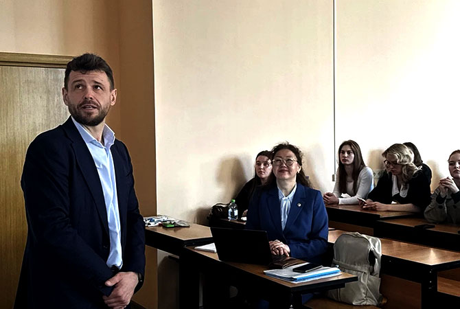 От Гагарина до цифровых технологий: мастер-класс АМКОС в МАИ