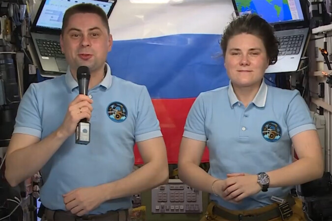 Обращение к школьникам от космонавтов Роскосмоса Анны Кикиной и Андрея Федяева